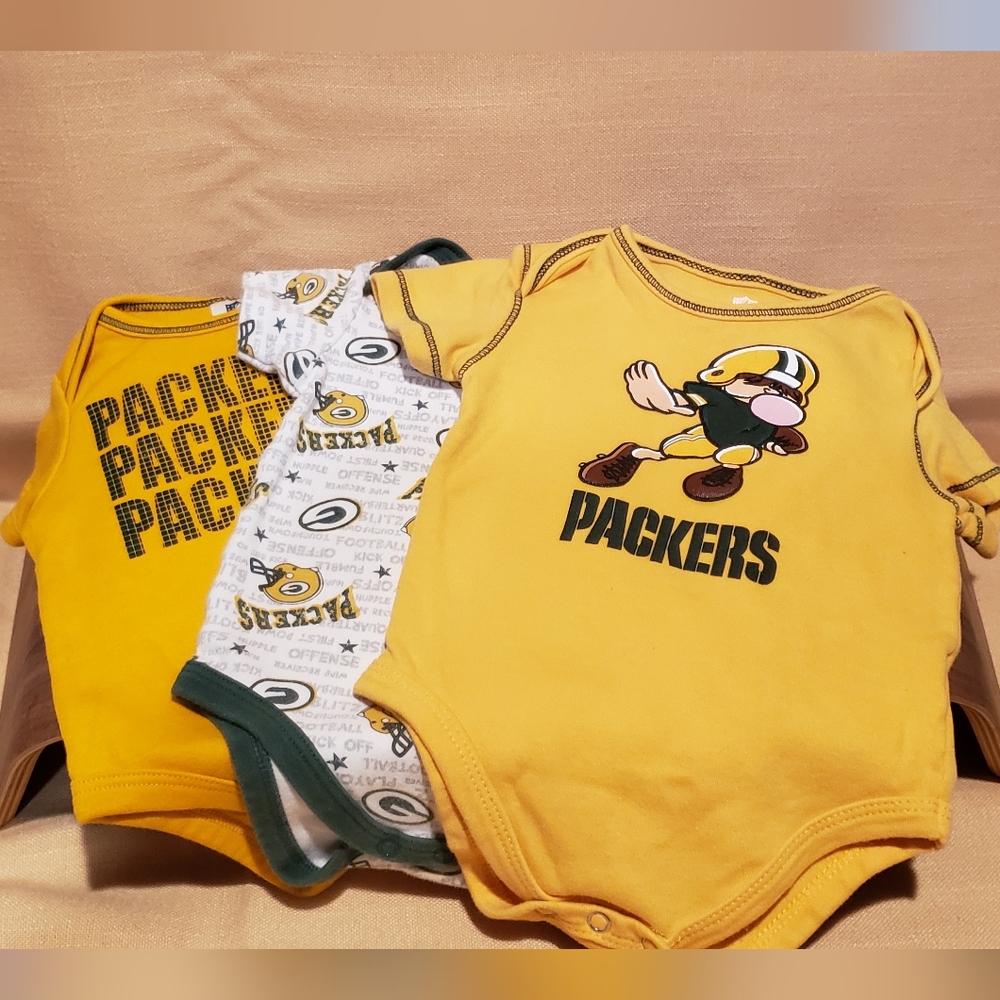 NFL Greenbay Packers Football Team Apparel 0-3-6 Month Onesie Bundle